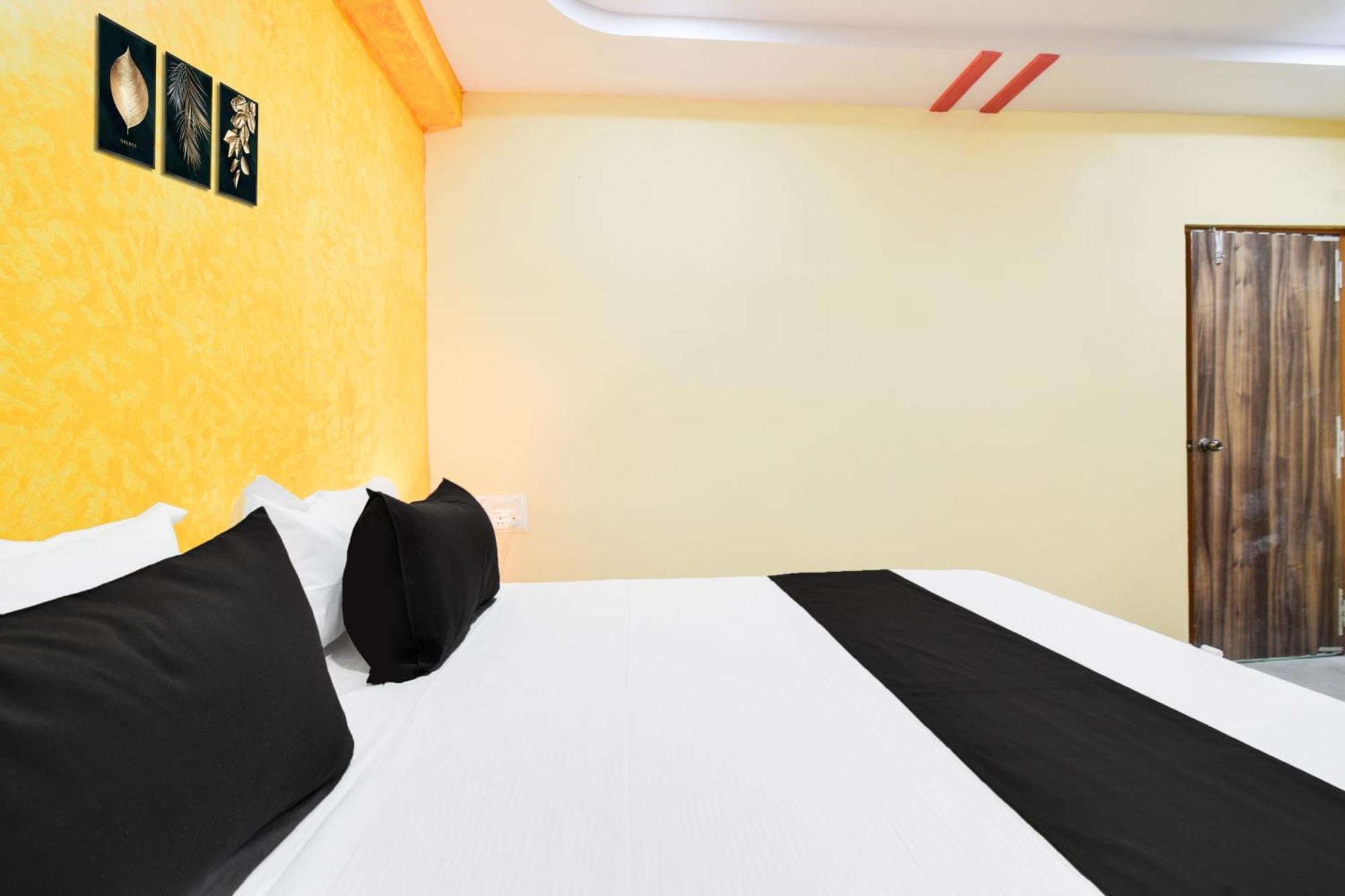 Hotel O Lucky Grand Hyderabad Exterior photo