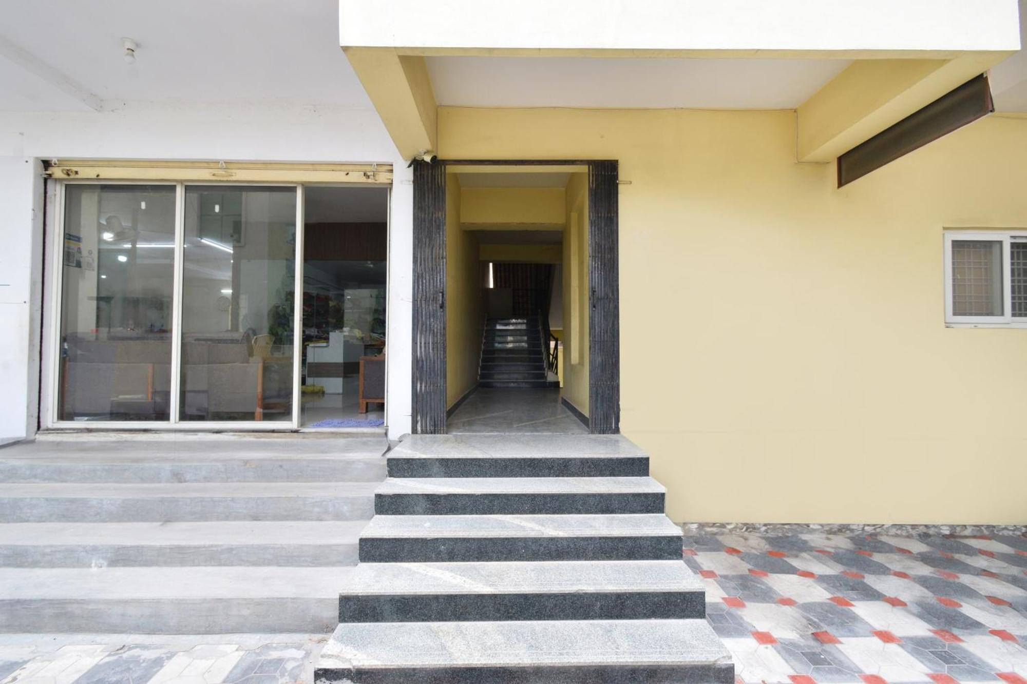 Hotel O Lucky Grand Hyderabad Exterior photo
