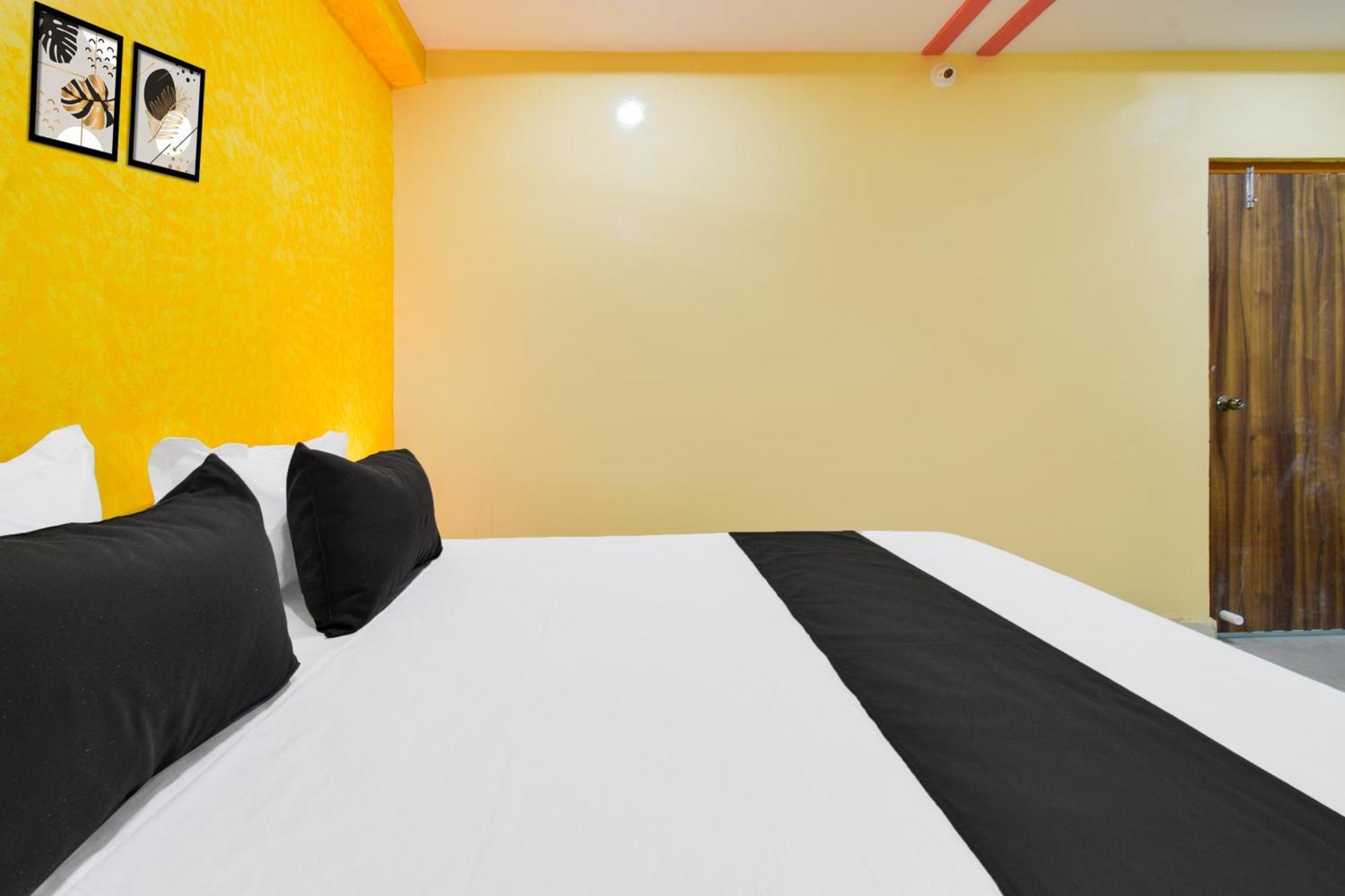Hotel O Lucky Grand Hyderabad Exterior photo