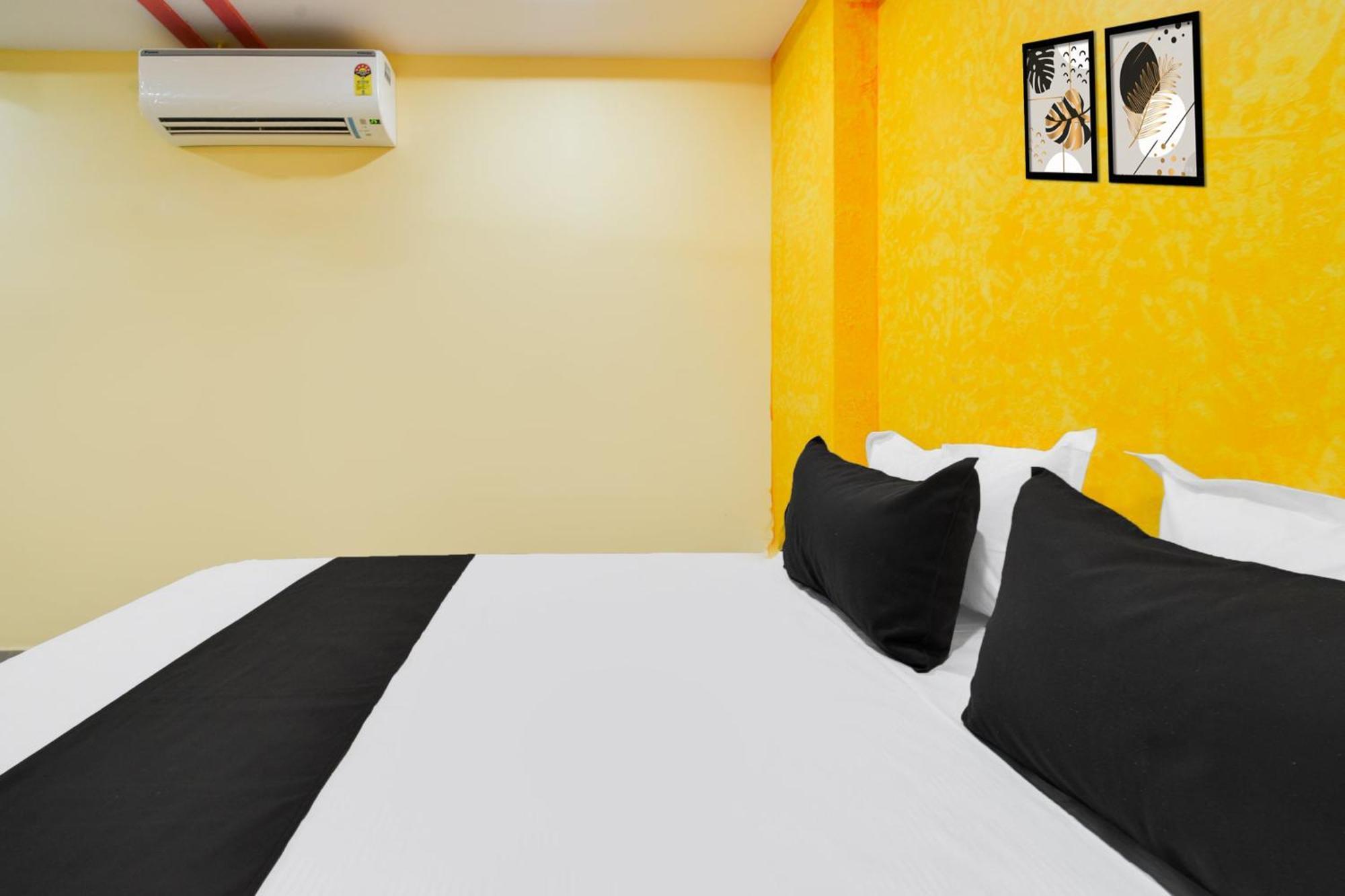 Hotel O Lucky Grand Hyderabad Exterior photo